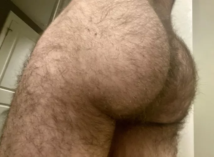 24 in shape and horny with a big hairy bubble butt. DMs are open by Scrtyk98