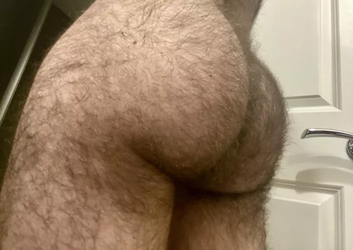 24 in shape bottom with a big furry bubble butt 😈 DMs are open by Dcrtyk2021