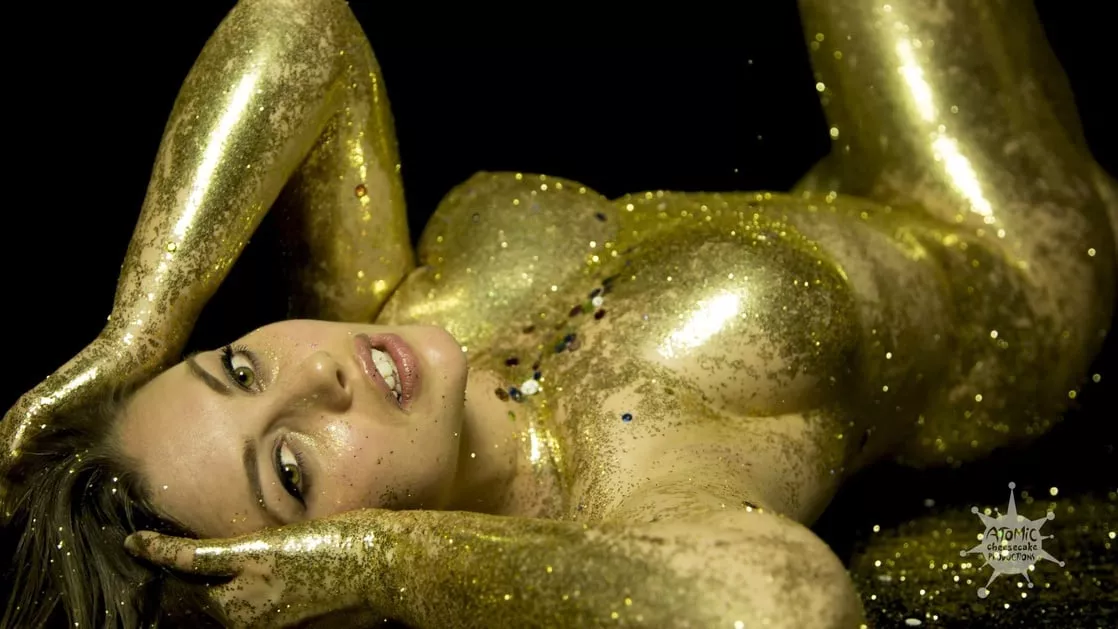 24 karat curves ✨ posted by ChanceTheEncounter