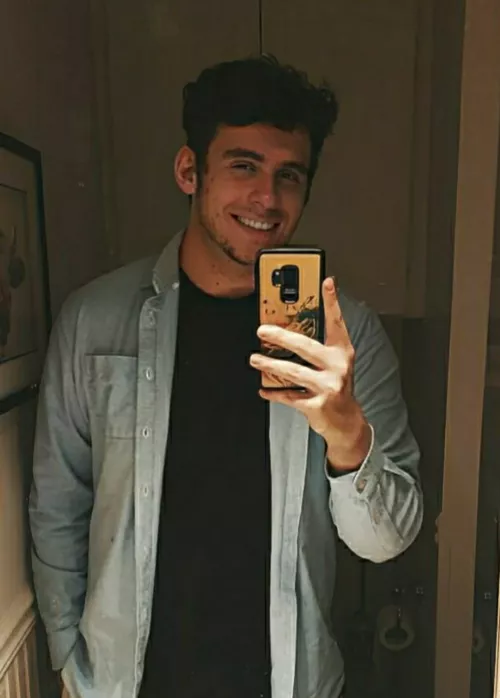 24 m from Canada, Montreal. Looking for trading and see who comes my way ahah by simisexe