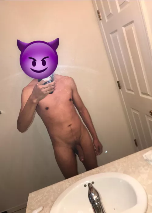 24 (m) please be honest 1-10? by Acceptable_Ad2846