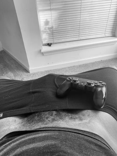 24m who wanna play cod gta or brawlhalla? dm or drop playstation id by Alextafied99