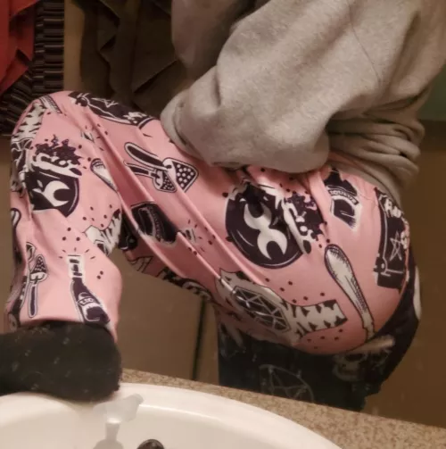 (24yo 5'4 105lbs) the PJ's fit, bros by newaccount441