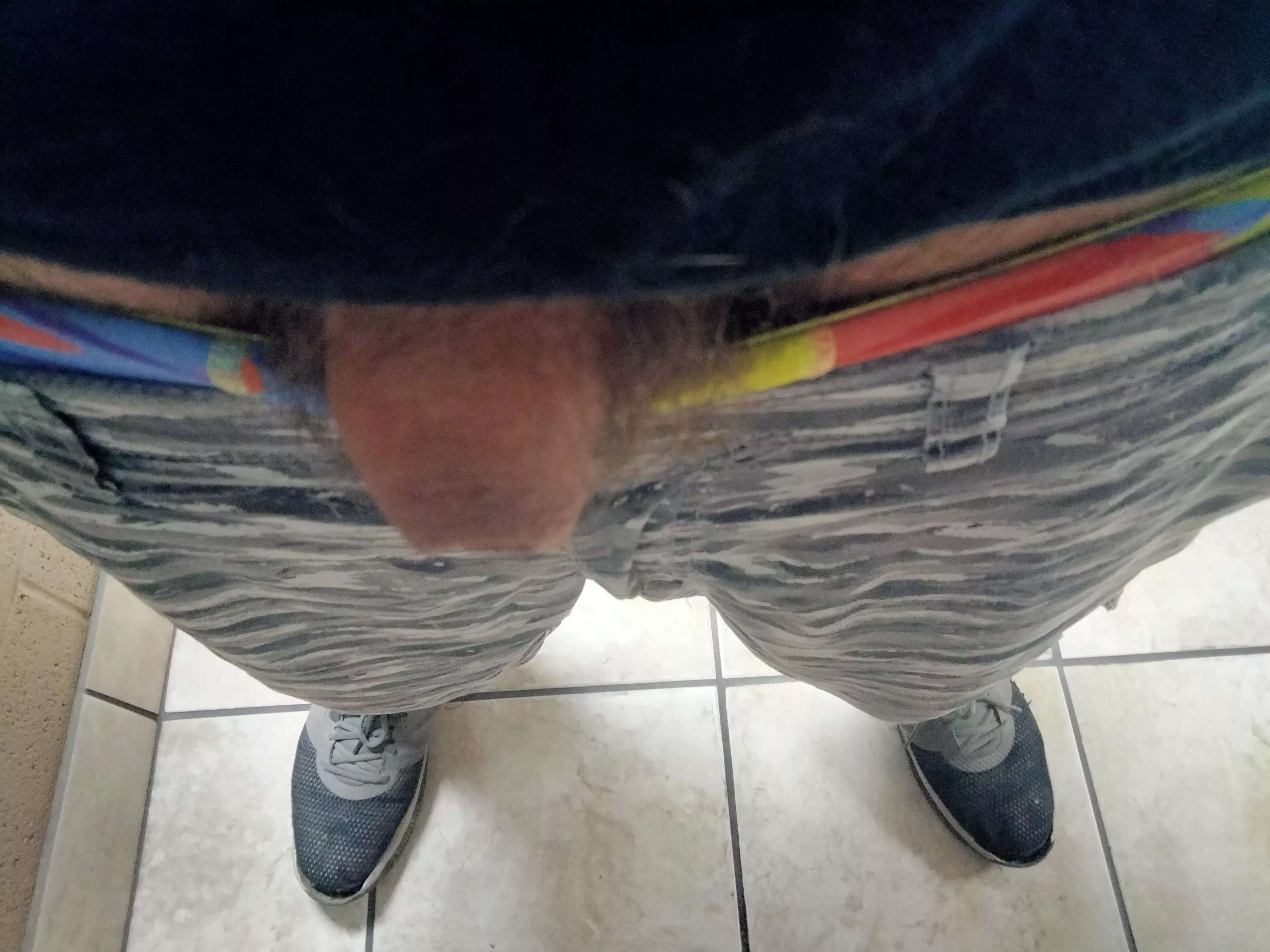 [25] The little guy gets shy at work 😅 posted by WorryBackground1684