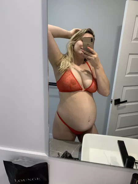 25 weeks, wet pussy & full tits by Pregnantmisty