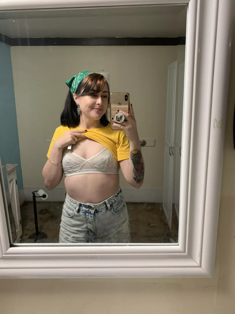 25(f) looking to be spoiled 💖✨ posted by bennimoon