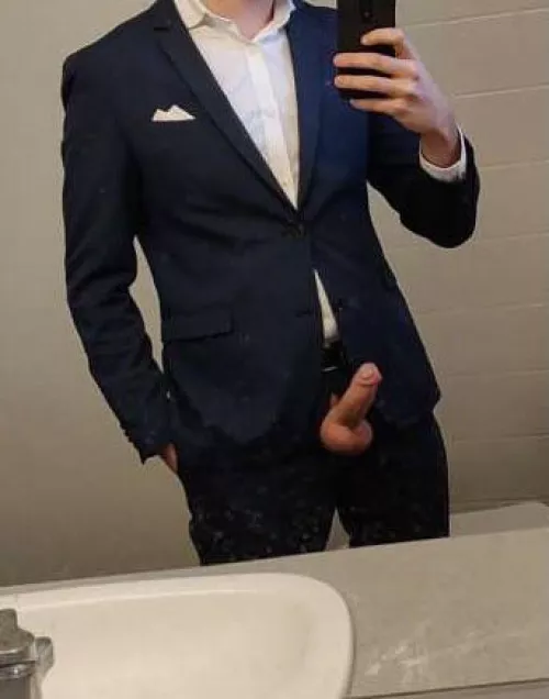 [25]m curious straight show off looking for dom ;-) dm to see uncropped pic by KinkyCockBoi