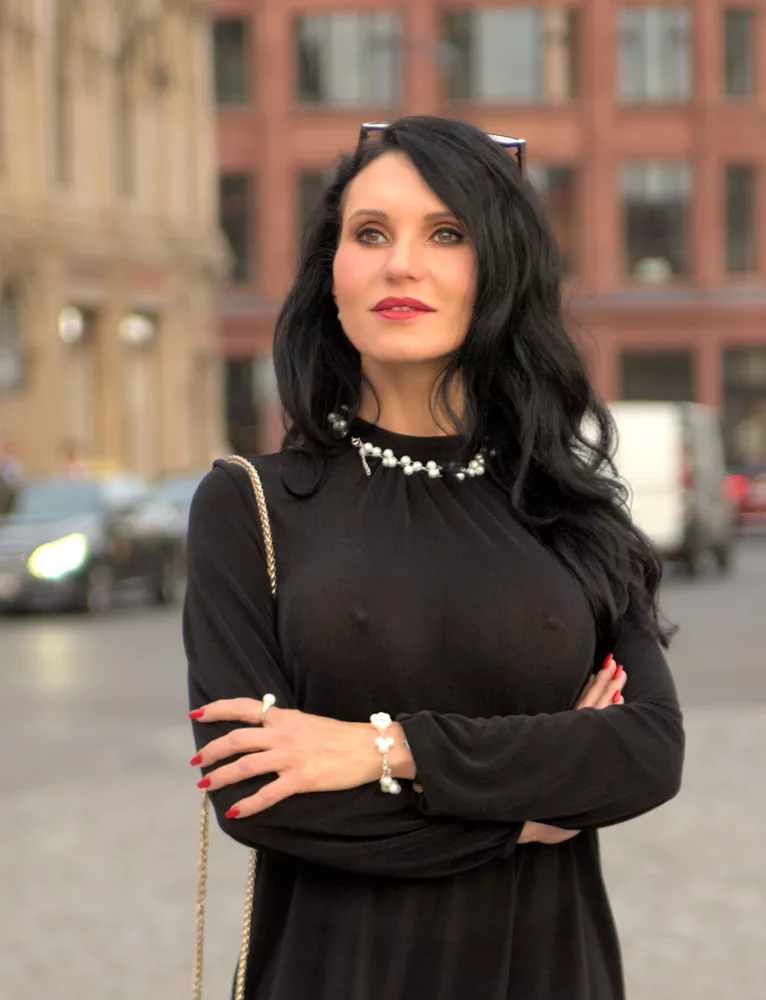 25moniq posted by Cruz657