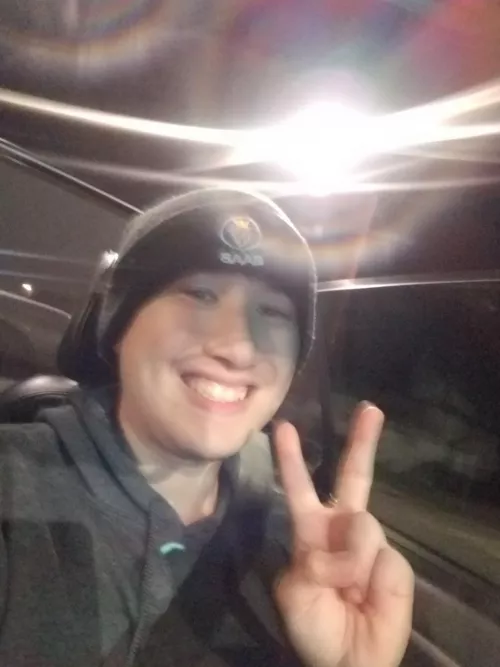 26 from Seattle. Been a tough year, lost my best friend to an overdose, ex broke up with me, a lot of truama and gained weight. Looking for kindness from others. :) Love and light. by capang9555