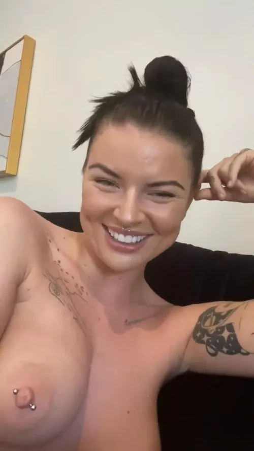 26 yo , married . My hubby sleepin so I just wanna chat , Snapchatt @blerinaa99 by AccomplishedCan8687