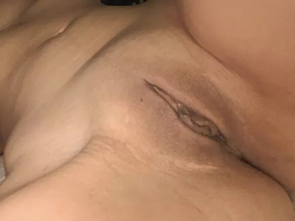 26F / 60kg / 5’6. trying to get comfortable w/ it up close 🙃 by neoncamel