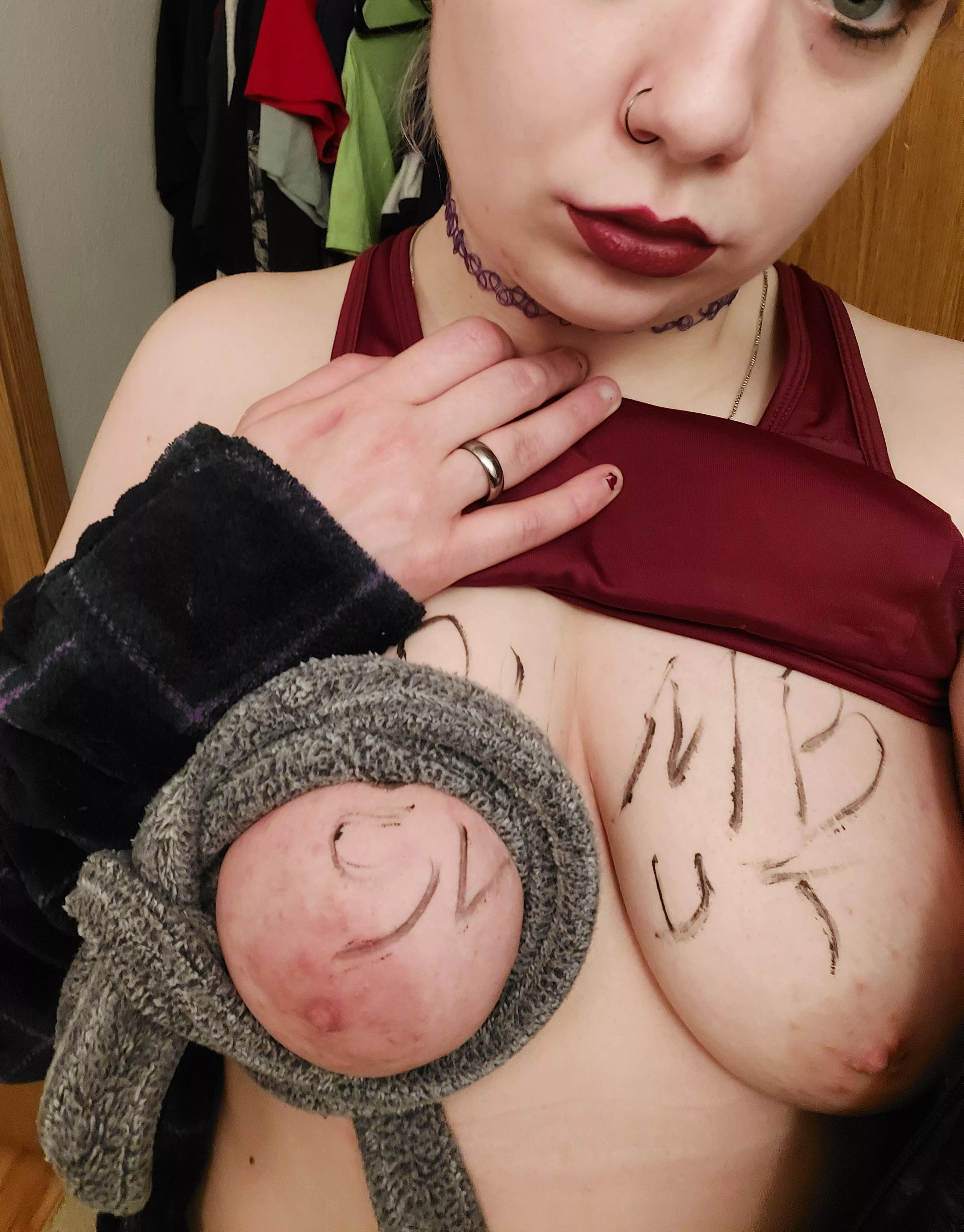 27[f] tighter? 💚 posted by puffpuffpassth3pussy