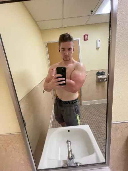 27M Meet me in the bathroom in 5min by Onewheel_Cruiser