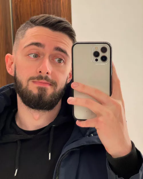 28 and the beard greys are starting to come through 😅 by Nivode