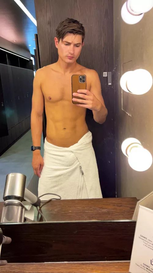 28 Experienced Bull For Hotwife In SF, Dubai or Europe. 6’3 Athletic Hung