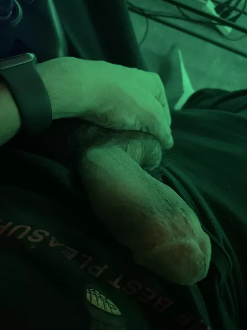 28 hmu by kvaldez0312