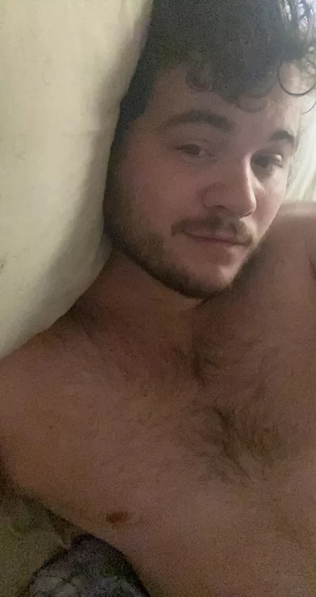 28 [m4m]bicurious husky n hairy guy here. Into yngr. Can show face, full body but can’t be too loud. Roommate is across the hall studying. Let’s have some fun! SN: jwilliam92 HMU by Justin31243