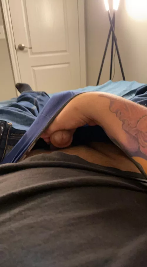 28 stroking myself thinking about all the daddies on my Reddit. by chkngthngs