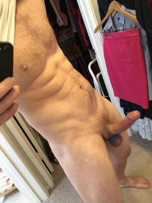 28. US. Starving artist who loves showing (and sounding). Say hi 😏 by t_jones5622