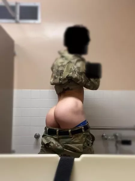 29 Bi male. Would love to get fucked in my uniform 😏 by biguy890890