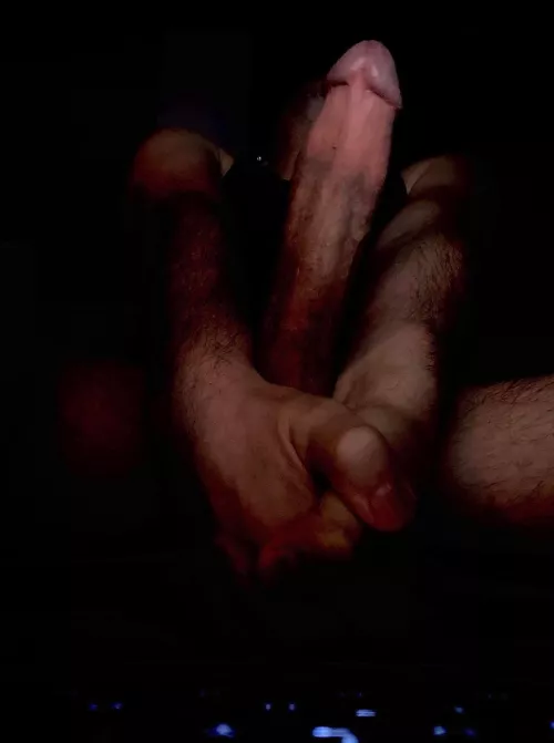 29 USA looking for a muscular stud to snap with DM me by ABCDEF_U21