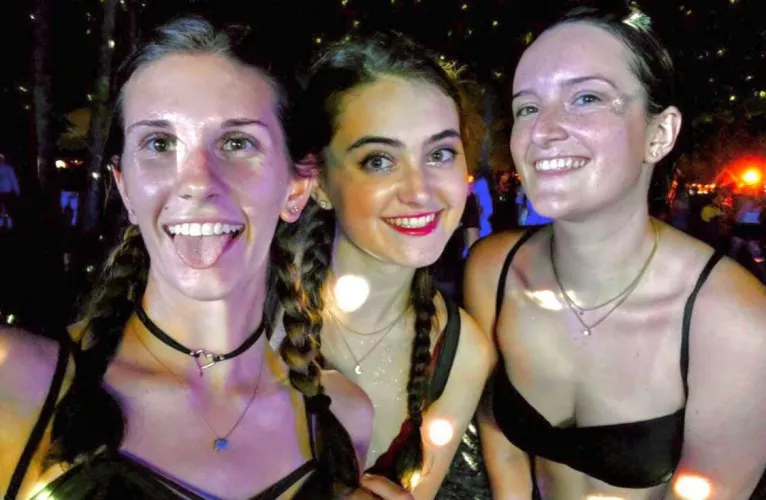 [3] Beautiful smiles by Confident-Bell2560