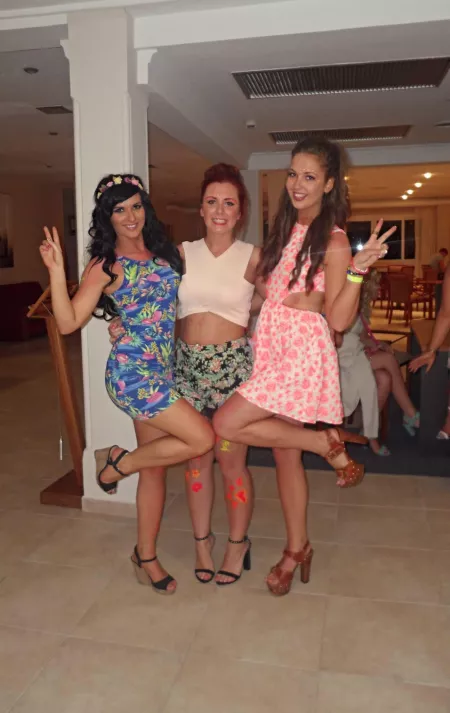 [3] Holiday hotties by spongebobmugabe