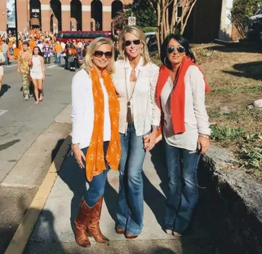 3 MILFs by LoverOfFineBods