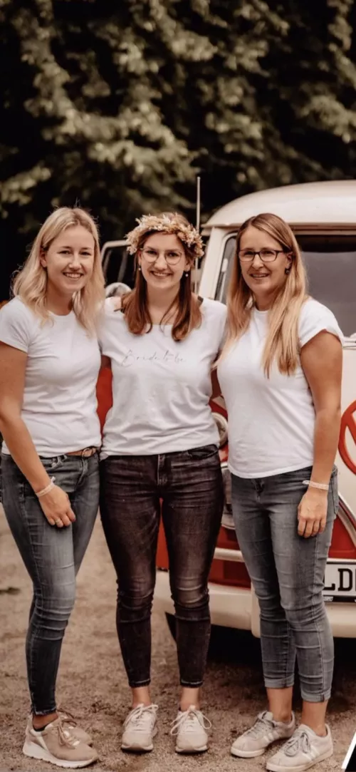 3 Sisters - Which one would you kill and Why ? ;) by CelebLover395