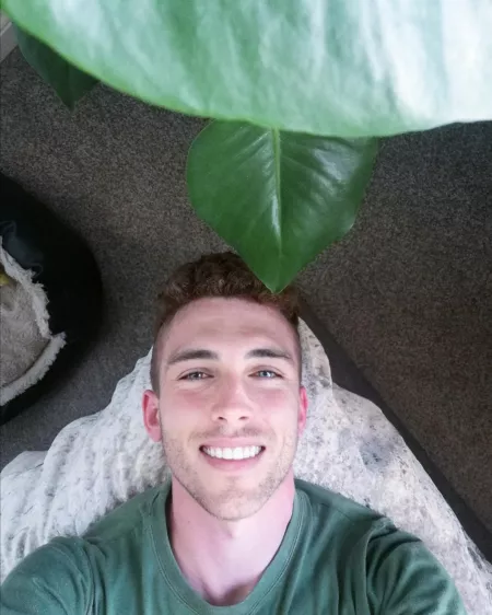 3 things I love: plants, dog and bed 🌱🐶🛏️ by danwithad95