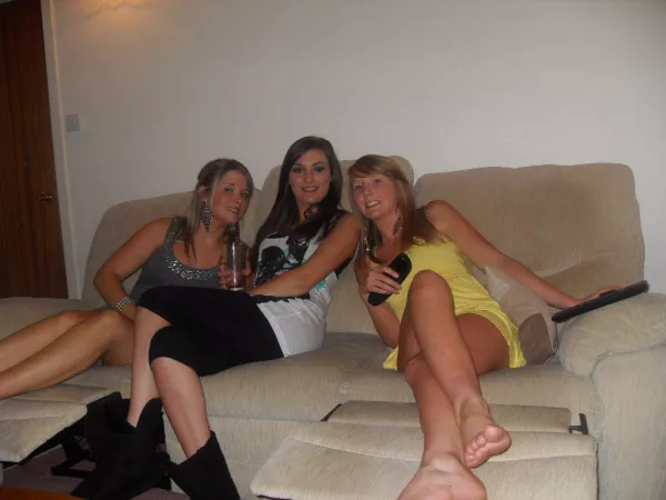 [3] Three isn’t a crowd by spongebobmugabe