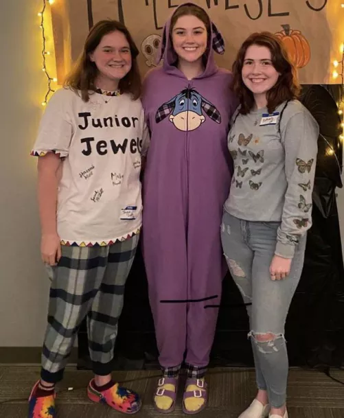 [3] which college girl? by watchUhavFun1