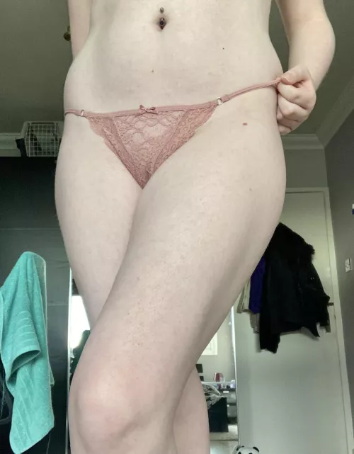 £30 for g strings worn for one day, £25 for most other panties 💋 check out my panty drawer pinned to my profile! 🇬🇧 UK only, CashApp only by SkimpyScarlett