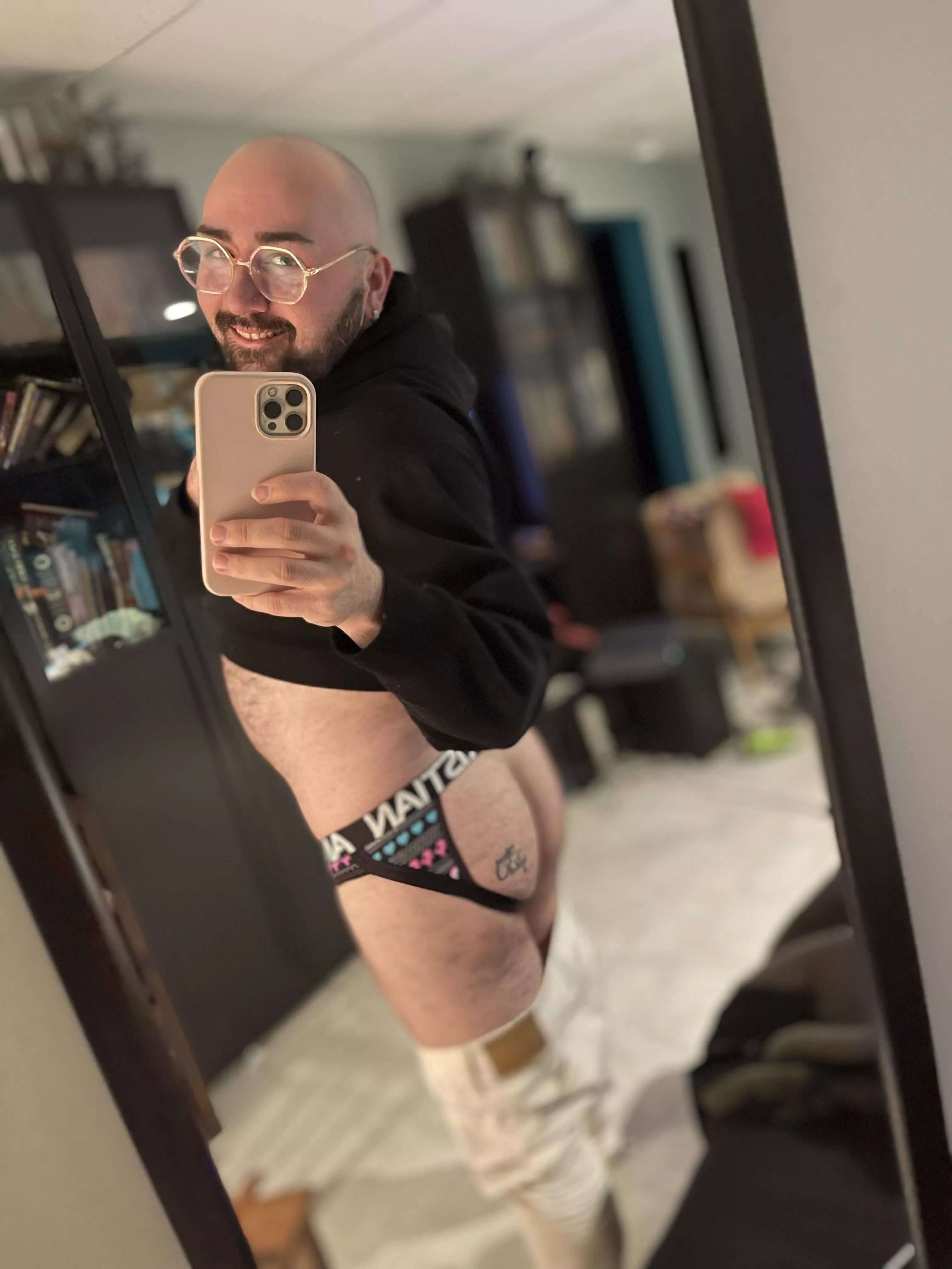 30 m | happy vday y’all 😘 | hmu carrett_garr on snap posted by Comprehensive_Cash26