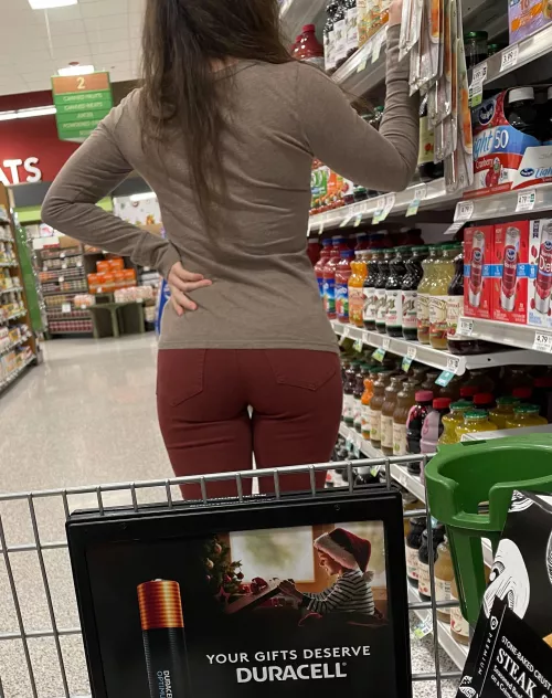 30(f) and still got it! 😆 Got hit on at the grocery store today 🥰 😍 by Miss_Infidelity
