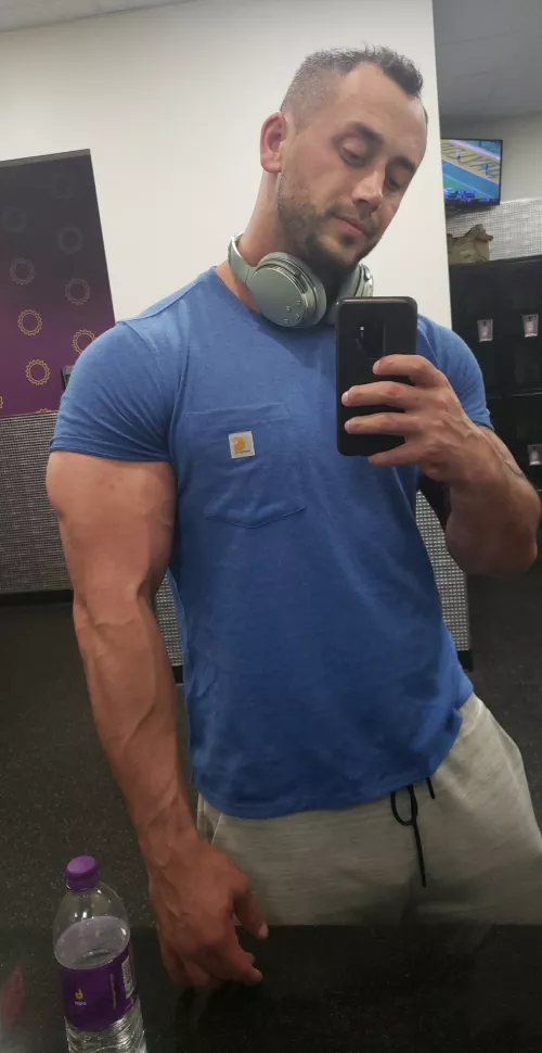 31 ;) bi guy here by Dw1614