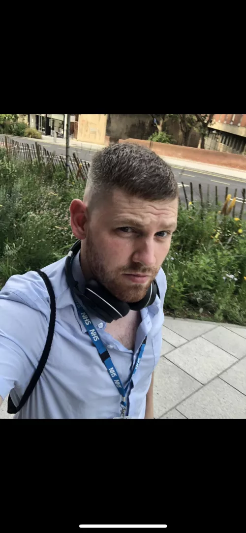 31 UK, gonna start off the weekend blazed..! by AthleScott