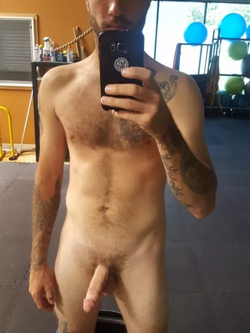 31[m] always been very self conscious of my size to the point it effects me sexually. Overthinking on if I am enough for my partner, as most men I see on here are (much) larger than me. Please be brutally honest, I have to know… rate me? X/10 by thatonebro42069