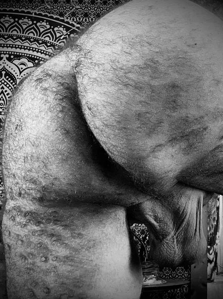 31m Got a bit horny doing some farm work! I love those little curly hairs! 😜😍 by cfrrell1