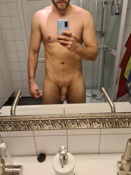 32, 100kg, 193cm. Love my body :-) by bushlover1988