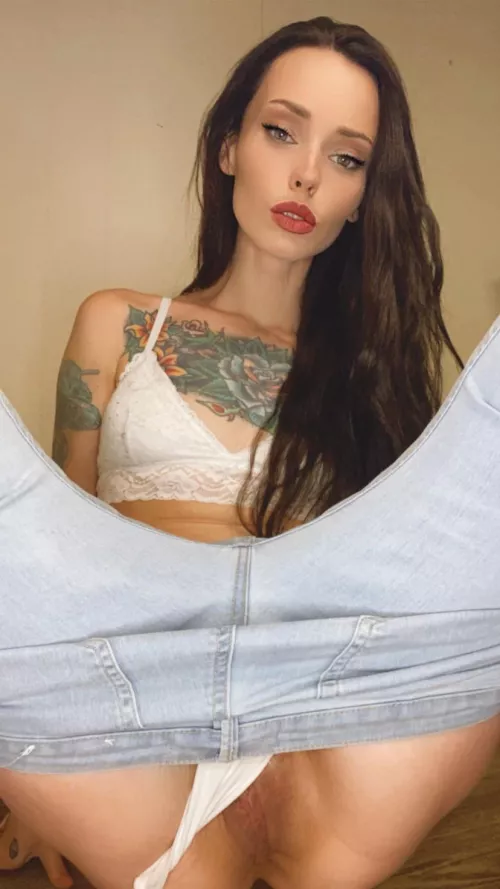 32 year old mom of five, wanna smash ?? Link in bio! 💦💦💦 by x0kristallynn