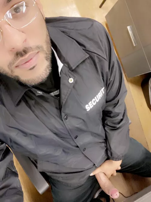 33 M exploring my sexuality. Tying to be more open this new year by Bi-flexablesavage