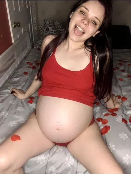 33 weeks and still growing by Goodvibesonlyog