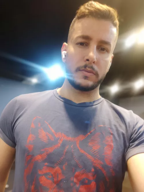 33 y, hello by Noone123345