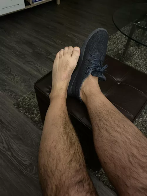 33/m/us, who wants my feet after wearing my allbirds all night without socks? Snap? by Anxious_Special_8436