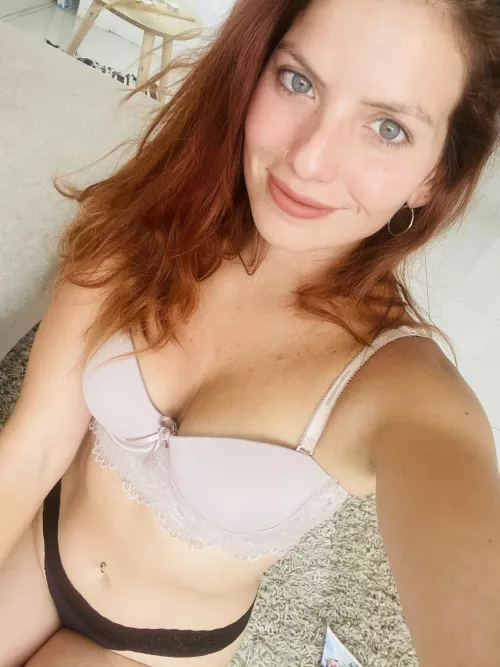 34 y/o mom, would you fuck a mom like me ? by Freejasmine