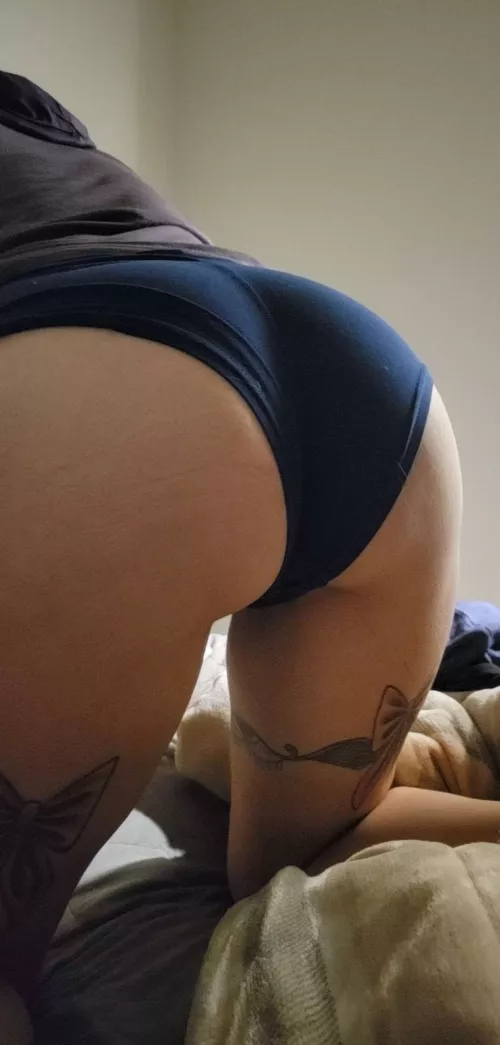 34F hotwife looking for other hotwife friends in Santa Cruz by MrsVolpi