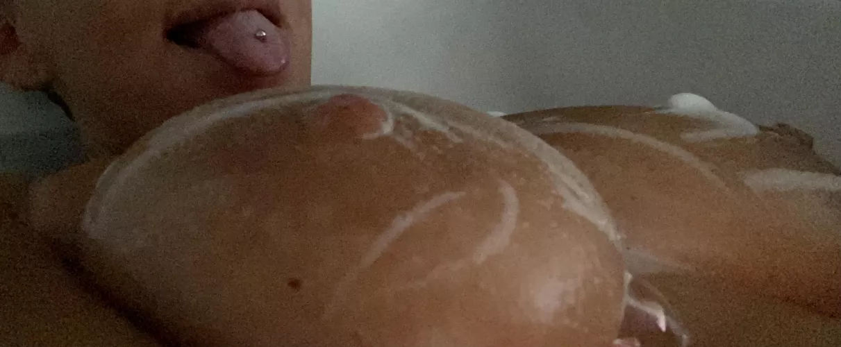 35 and I’m turning into a rare wine I think ?!you wanna taste me ? by skyytaylorxxx