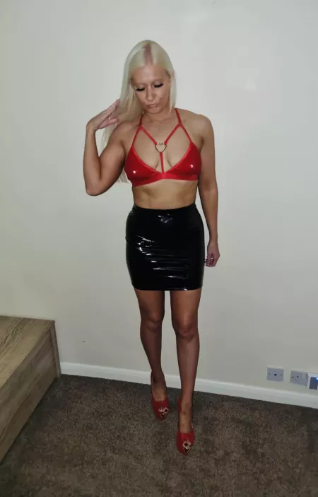 [35] Are you attracted to shiny things? by sparkly-and-savage