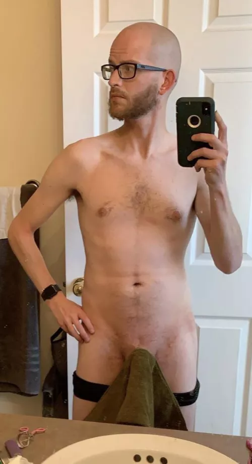 [35] does anyone need a towel rack? by FluffyMacaroon5793